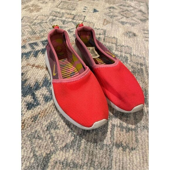Nike roshe run slip on pink size 6.5 - Picture 1 of 5